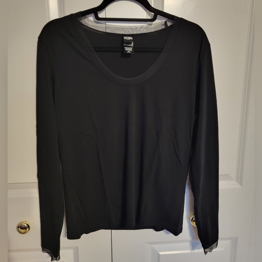 Black Victoria's Secret Sport Long-sleeve T-shirt